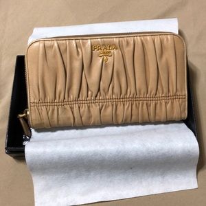 Wallet cream leather